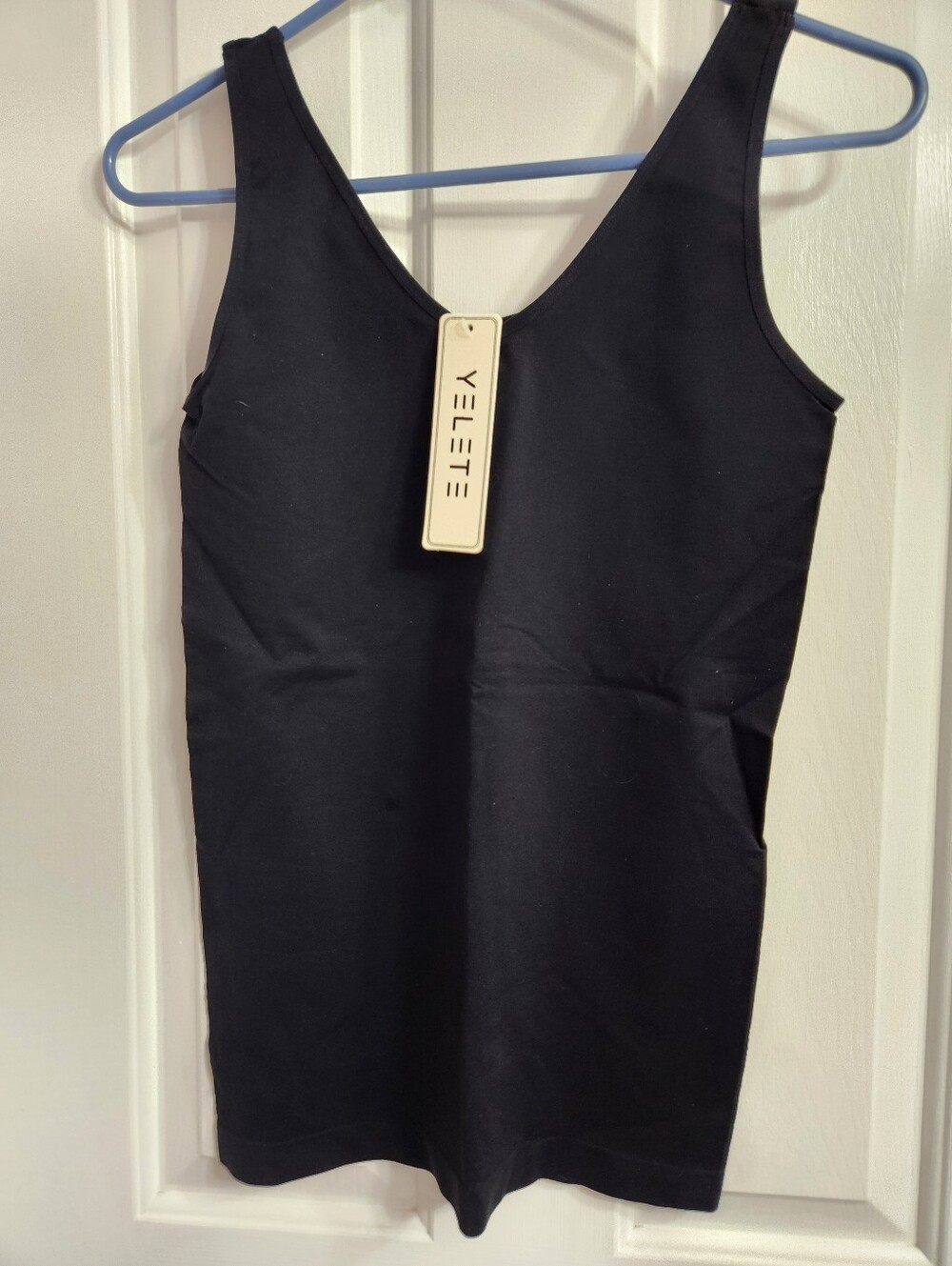 Lady's V or U Neckline Reversible Seamless Tank Plus Size Black
